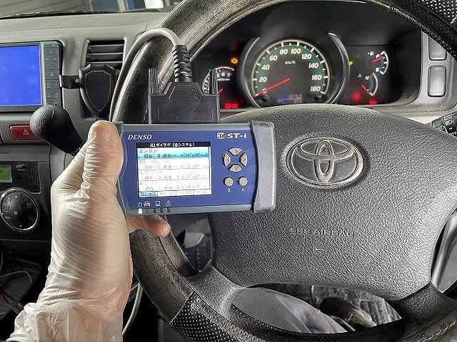 滋賀オートライフハノ　トヨタ「ハイエース」(200系)の車検＆整備とブレーキパッド交換