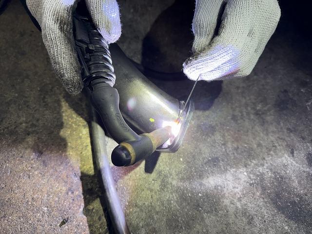 滋賀オートライフハノ　100系ハイエースのマフラー溶接修理