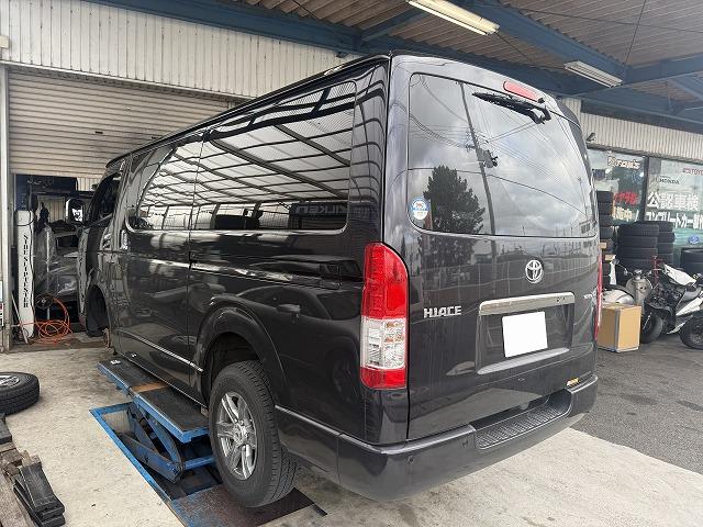 滋賀オートライフハノ　トヨタ「ハイエース 2WD」(200系)のフロント左ハブベアリング交換