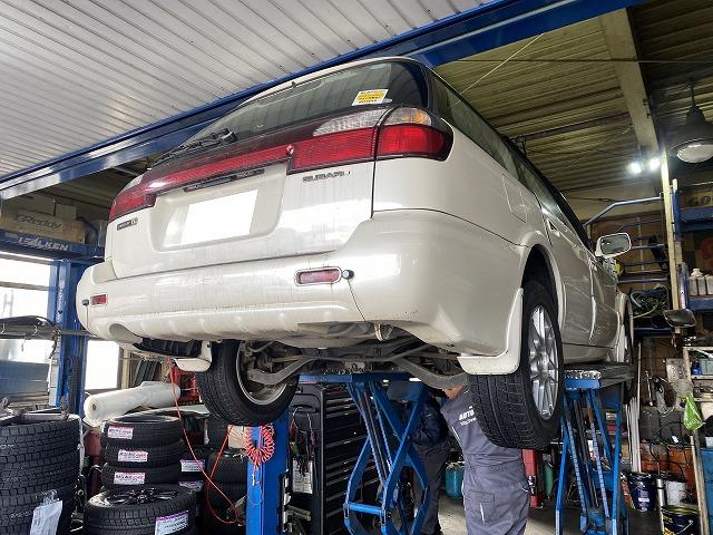 滋賀オートライフハノ　スバル「レガシィ6気筒」(BHE）のプロペラシャフト交換(異音修理)※4気筒用を流用