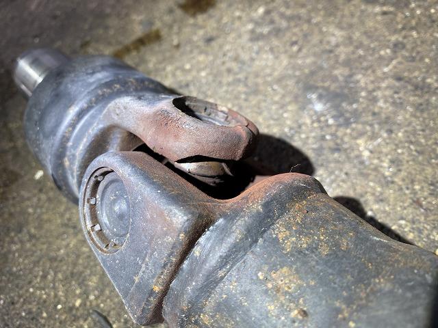 滋賀オートライフハノ　スバル「レガシィ6気筒」(BHE）のプロペラシャフト交換(異音修理)※4気筒用を流用