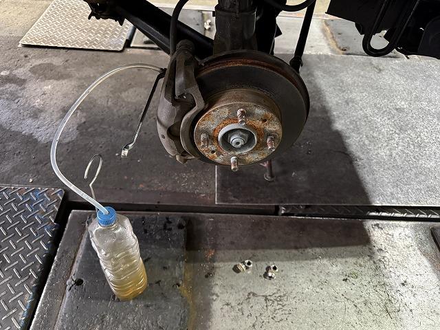 滋賀オートライフハノ　スバル「サンバー」(TT2)の車検＆整備とブレーキフルード交換