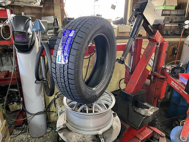 滋賀オートライフハノ　トヨタ「クラウン」の持込スタッドレスタイヤ交換4本（16インチ）