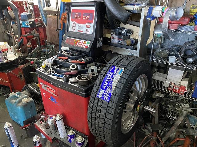 滋賀オートライフハノ　トヨタ「クラウン」の持込スタッドレスタイヤ交換4本（16インチ）