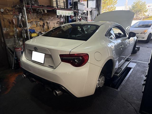 滋賀オートライフハノ　トヨタ「86」(ZN6)の車検＆整備とミッション＆デフオイル交換