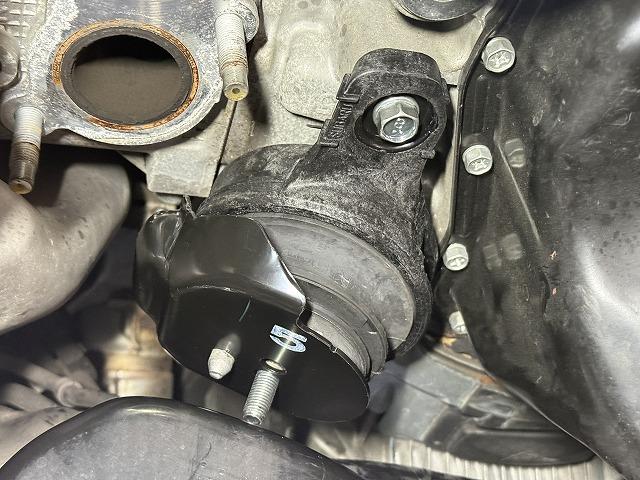 滋賀オートライフハノ　スバル「レガシィ」(BP5)のエンジン＆ミッションマウント交換とトルクロッド交換