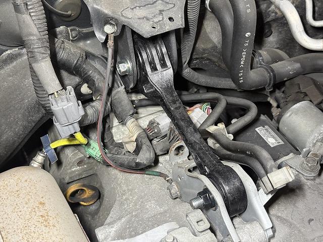 滋賀オートライフハノ　スバル「レガシィ」(BP5)のエンジン＆ミッションマウント交換とトルクロッド交換