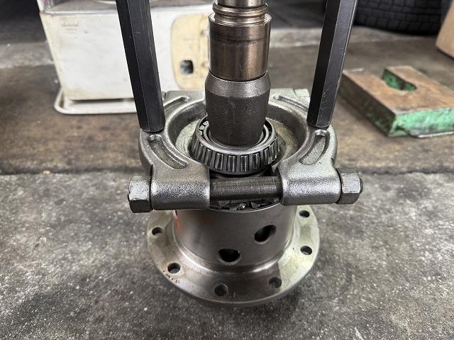 滋賀オートライフハノ　トヨタ「ハイエース」(200系)の86用トルセンLSD交換（部品持ち込み）