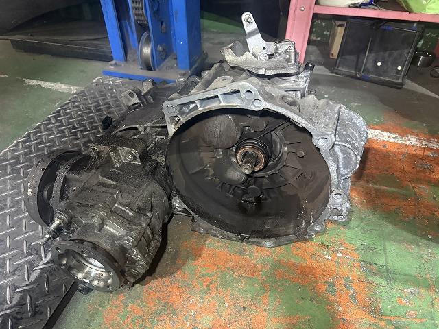 滋賀オートライフハノ　輸入車「アウディTT クワトロ」(8N)のクラッチ交換 ※クラッチ切れ不良