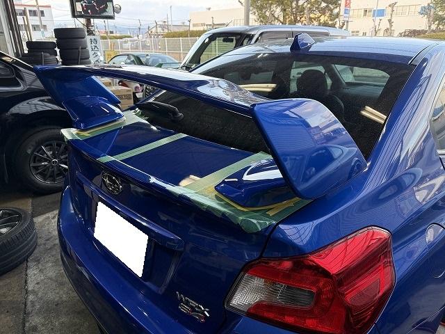 滋賀オートライフハノ　スバル「WRX S4」(VAG)の持ち込みSTI用リアウイング取付