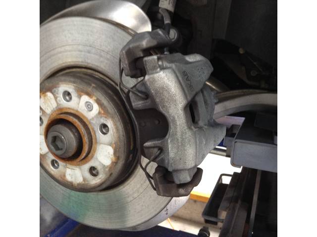 アウディのキャリパー塗装