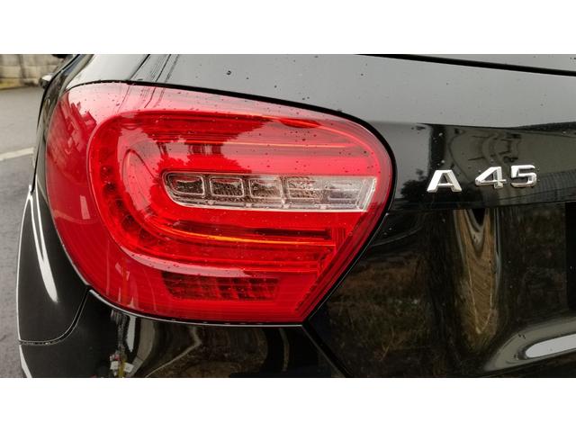 メルセデスベンツ　A45のテールランプ　スモーク塗装