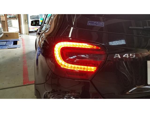 メルセデスベンツ　A45のテールランプ　スモーク塗装