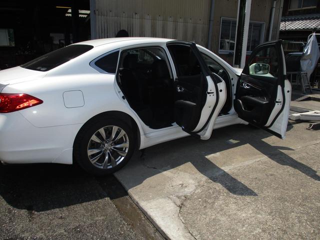 フーガハイブリッドの車検です。