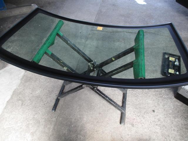 ミニキャブのガラス交換です。