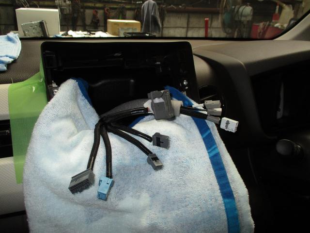 Ｎワゴンにナビ、ドラレコ前後を取付します。
