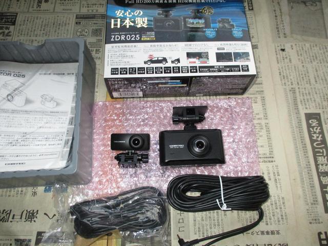 プリウスに前後ドライブレコーダーを取付します。