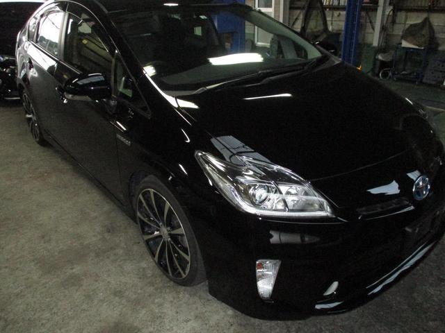 プリウスに前後ドライブレコーダーを取付します。