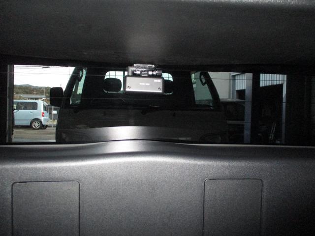 プリウスに前後ドライブレコーダーを取付します。