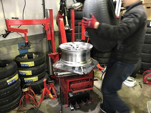 タイヤ交換・守口・オートスピリット・ステージア