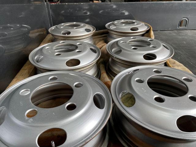 2トントラック・タイヤ交換・守口・オートスピリット