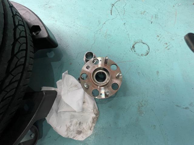 ハブボルト交換・ステップワゴン・守口市・オートスピリット