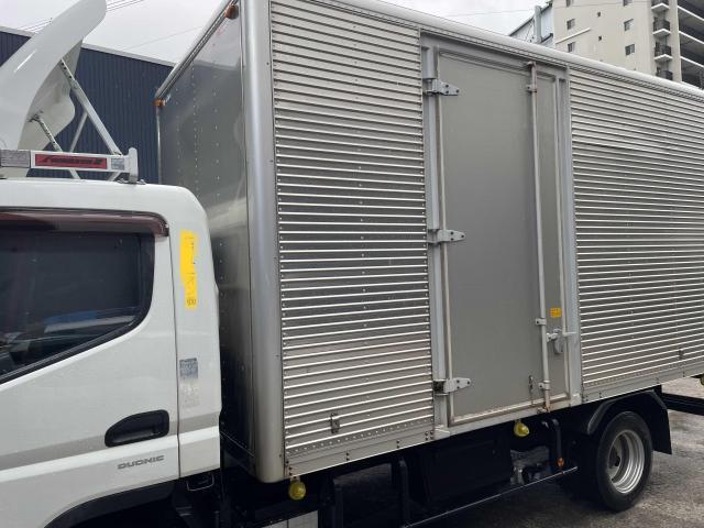 守口市で創業26年信頼のオートスピリット　三菱ふそう　キャンター　板金・外装補修　事故