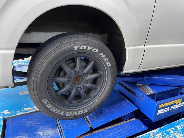 トヨタ　ハイエースバン　ホイール・タイヤ交換  守口市で創業26年信頼実績のオートスピリット　守口　門真　寝屋川　枚方　摂津　旭区　鶴見区　東淀川区