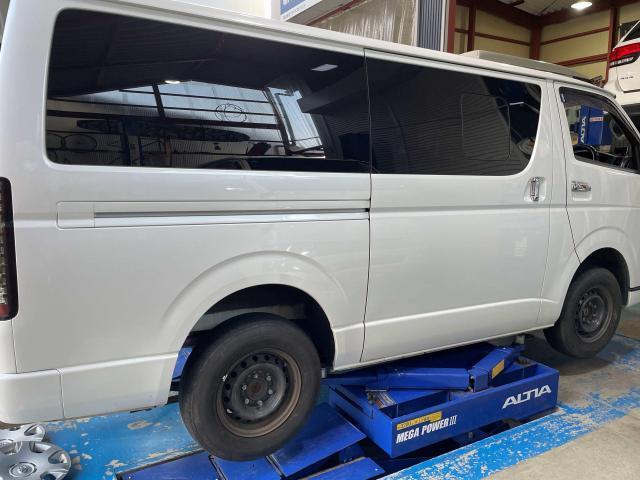 トヨタ　ハイエースバン　ホイール・タイヤ交換  守口市で創業26年信頼実績のオートスピリット　守口　門真　寝屋川　枚方　摂津　旭区　鶴見区　東淀川区