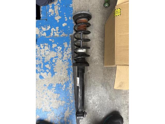 BMW iX 内装補修・修理 リアショック交換 安心 安全 守口 門真 寝屋川 高槻 枚方 オートスピリット