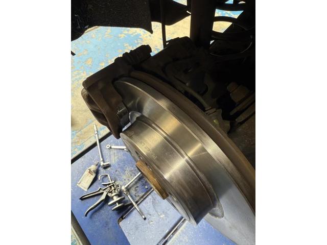 ベンツ CLA180 リアブレーキローター 　リアブレーキパット　 ヒーターチェックバルブ LLC 交換