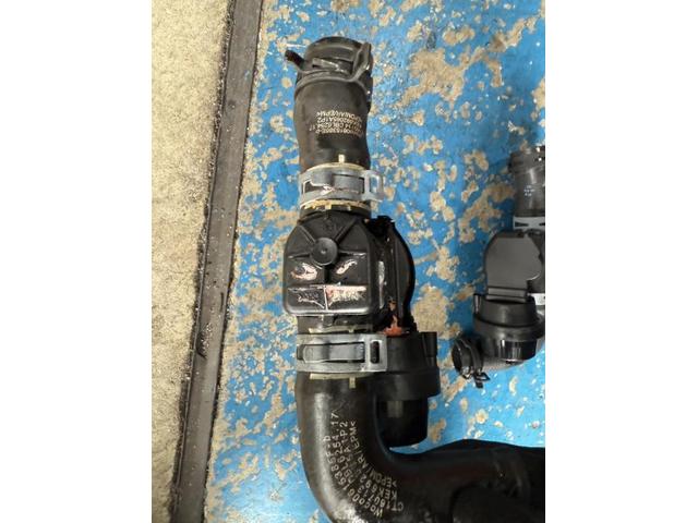 ベンツ CLA180 リアブレーキローター 　リアブレーキパット　 ヒーターチェックバルブ LLC 交換