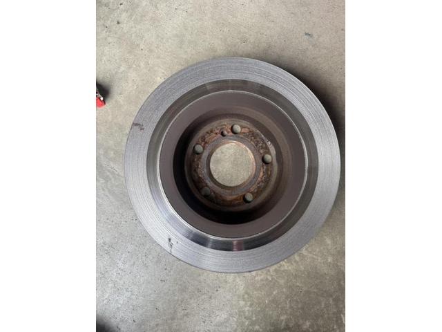 ベンツ CLA180 リアブレーキローター 　リアブレーキパット　 ヒーターチェックバルブ LLC 交換