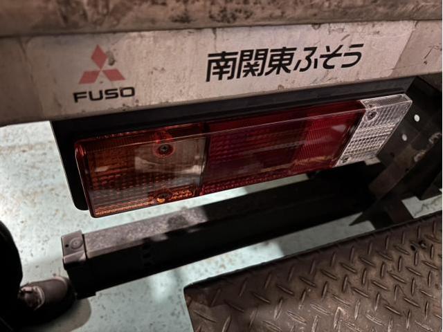 キャンター  テールレンズ  ラジエーターキャップ  エアエレメント ファンベルト  タイロッドエンドブーツ 交換
安心　安全　守口　門真　寝屋川　高槻　枚方　オートスピリット