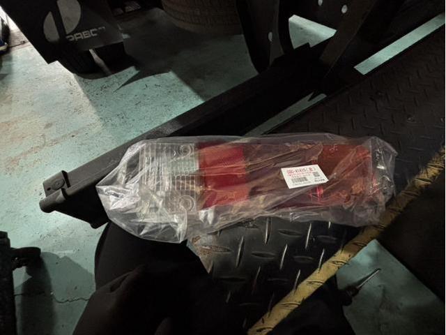 キャンター  テールレンズ  ラジエーターキャップ  エアエレメント ファンベルト  タイロッドエンドブーツ 交換
安心　安全　守口　門真　寝屋川　高槻　枚方　オートスピリット