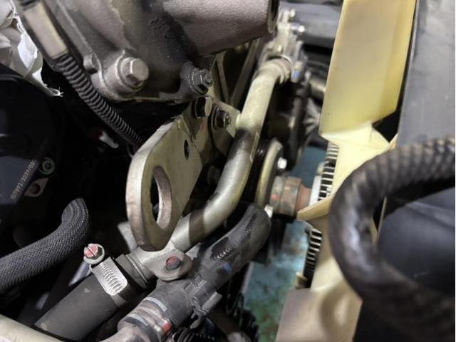 キャンター  テールレンズ  ラジエーターキャップ  エアエレメント ファンベルト  タイロッドエンドブーツ 交換
安心　安全　守口　門真　寝屋川　高槻　枚方　オートスピリット