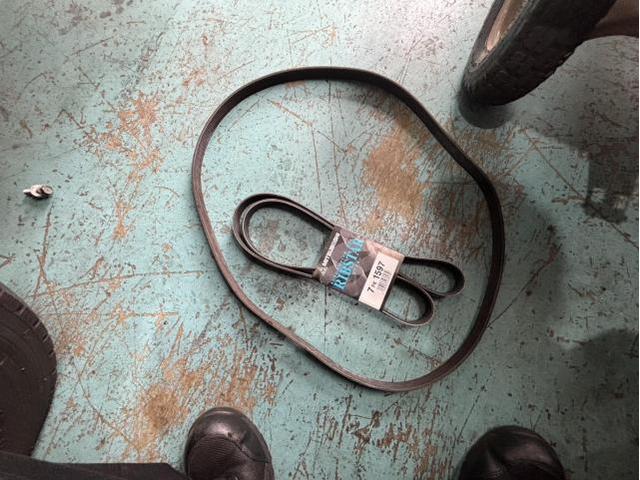 キャンター  テールレンズ  ラジエーターキャップ  エアエレメント ファンベルト  タイロッドエンドブーツ 交換
安心　安全　守口　門真　寝屋川　高槻　枚方　オートスピリット