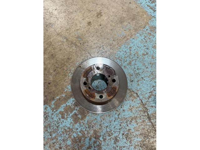 スズキ　フロントブレーキローター交換　安心　安全　守口　門真　寝屋川　高槻　枚方　オートスピリット