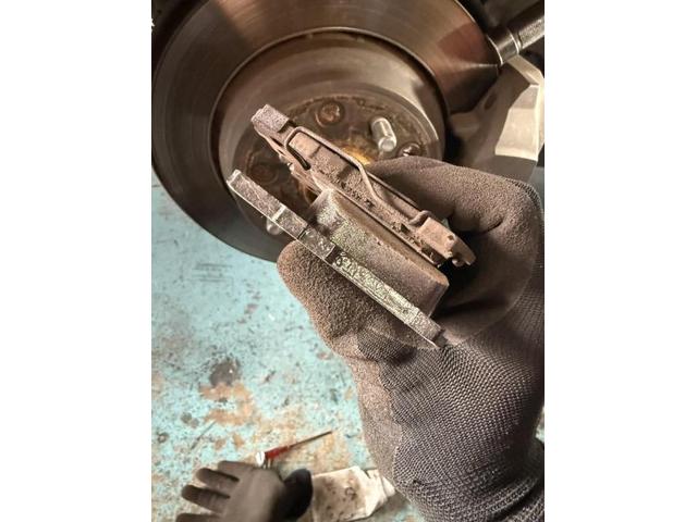 レクサスLS460 　ブレーキパット センサー 交換　安心　安全　守口　門真　寝屋川　高槻　枚方　オートスピリット