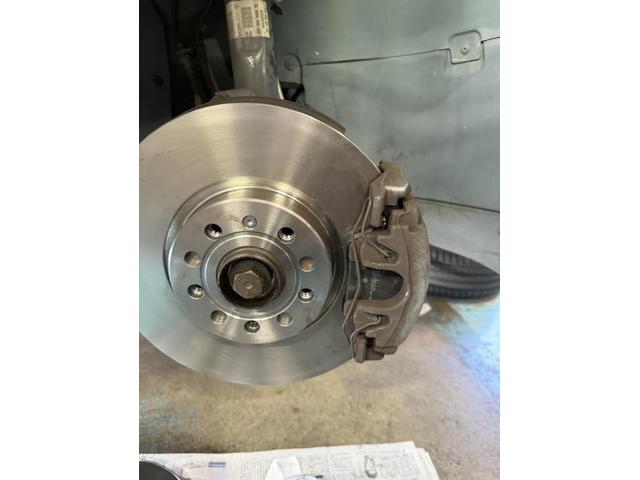 アウディ A3　ブレーキパット ローター 交換　暗視Hん　安全　守口　門真　寝屋川　高槻　枚方　オートスピリット　