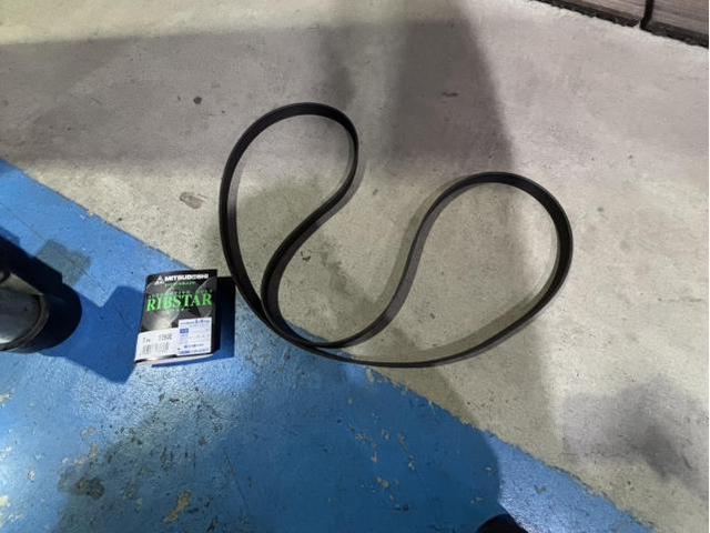 ハイエース エアエレメント ブレーキパッド ファンベルト タペットカバーガスケット プラグ 交換