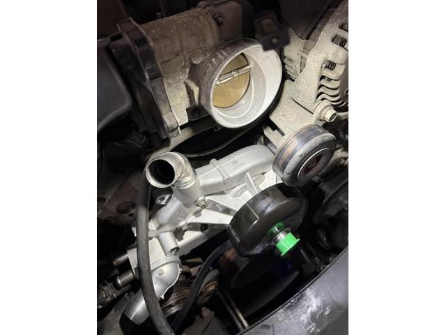 キャディラック エスカレード　 ウォーターポンプ 　ベルト 　サーモスタット サイドブレーキシュー 交換　
安心　安全　守口　門真　寝屋川　高槻　枚方　オートスピリット