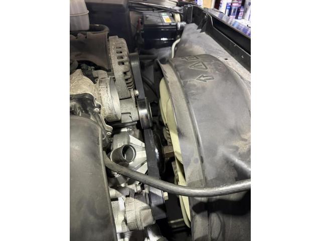 キャディラック エスカレード　 ウォーターポンプ 　ベルト 　サーモスタット サイドブレーキシュー 交換　
安心　安全　守口　門真　寝屋川　高槻　枚方　オートスピリット