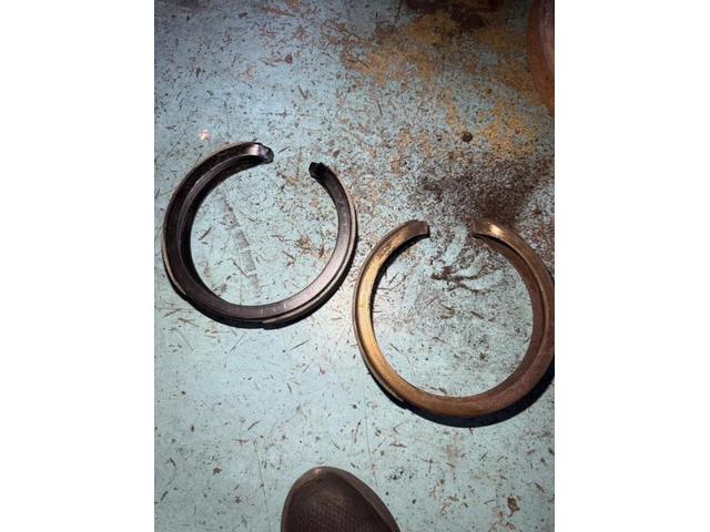 キャディラック エスカレード　 ウォーターポンプ 　ベルト 　サーモスタット サイドブレーキシュー 交換　
安心　安全　守口　門真　寝屋川　高槻　枚方　オートスピリット