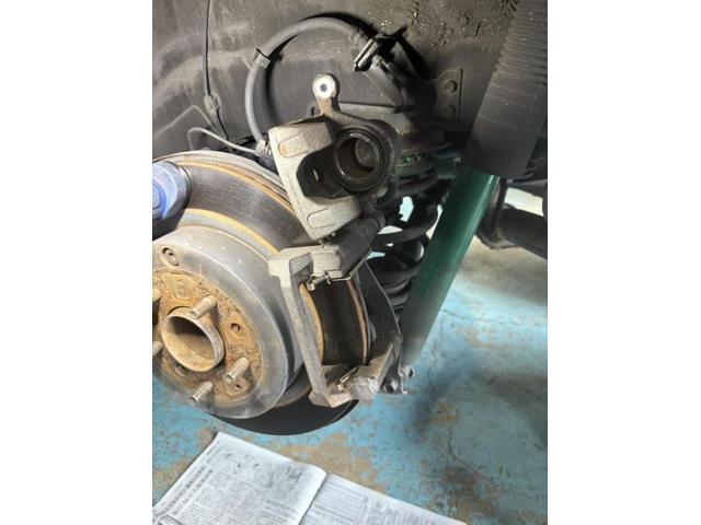 マツダ　ＭＰＶ　内装補修・修理　前後ブレーキパッド交換　安心　安全　守口　門真　寝屋川　高槻　枚方　オートスピリット