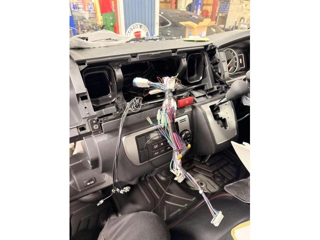 トヨタ　ハイエースバン　電装系修理　ナビ取付　安心　安全　守口　門真　寝屋川　高槻　枚方　オートスピリット