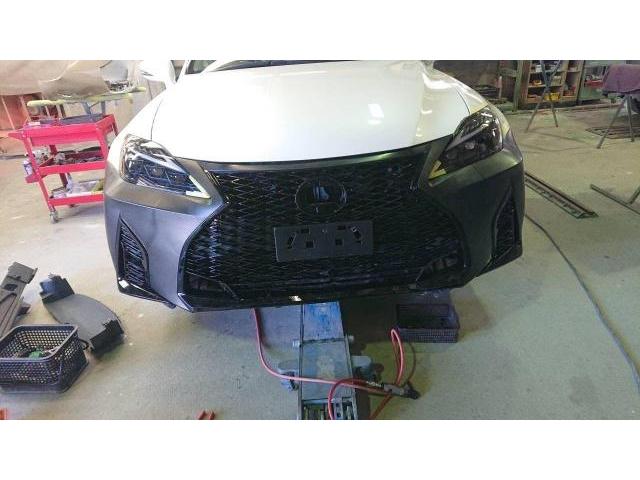 レクサス　板金・外装補修　 フロントフェイスチェンジキット、ヘッドユニット交換　安心　安全　守口　門真　寝屋川　高槻　枚方　オートスピリット　