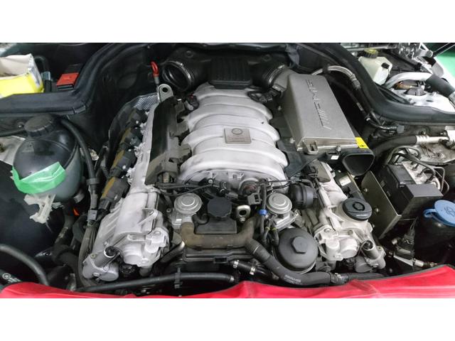 メルセデスベンツ　Ｃ６３　のエンジンオイルがにじんが多い　エンジンヘッドカバー交換　大阪　トラック・バン　修理　春田自動車