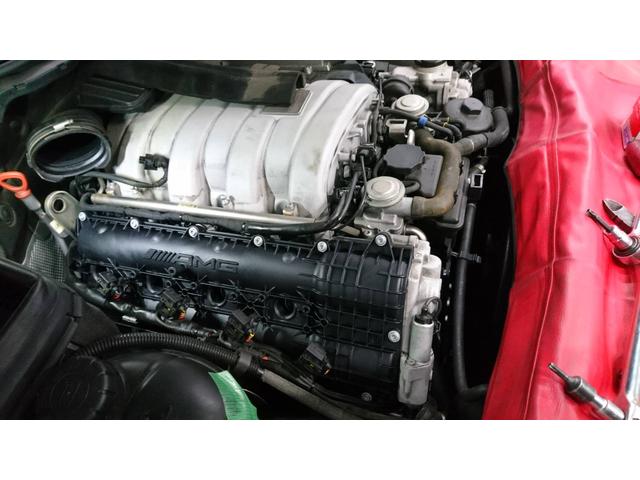 メルセデスベンツ　Ｃ６３　のエンジンオイルがにじんが多い　エンジンヘッドカバー交換　大阪　トラック・バン　修理　春田自動車