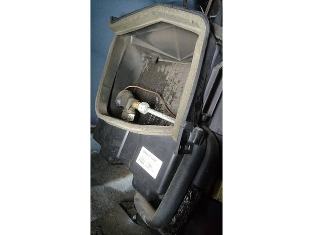 ニッサン　バネットトラック　エアコンの効かない　エバポレーターの詰まり　洗浄　大阪　トラック・バン　修理　春田自動車